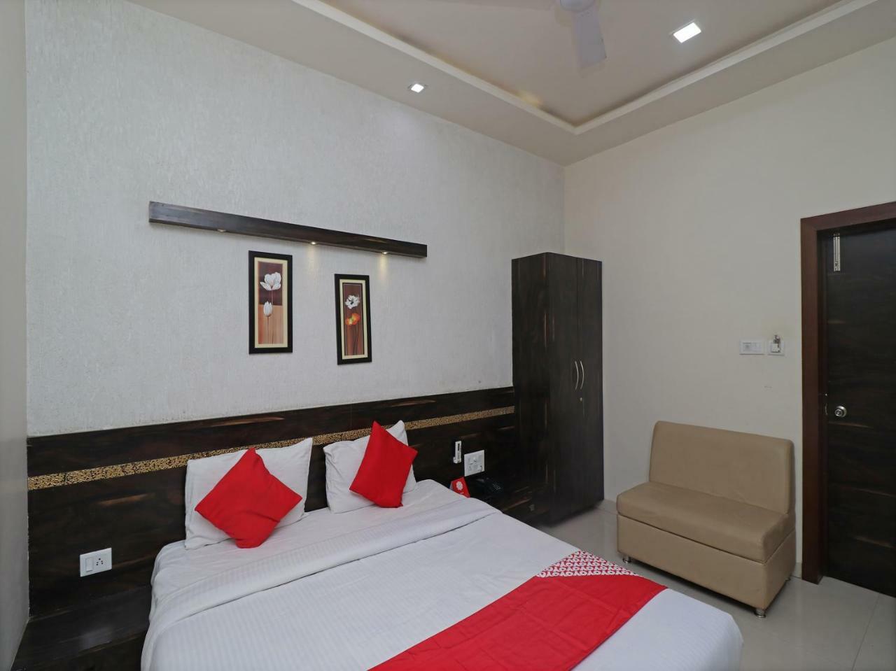 Hotel Oyo 29012 Gayatri Palace Durg Exterior foto